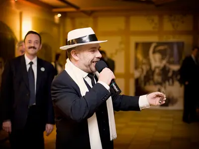 Animator zabaw z mikrofonem - Organizacja imprezy hotelowej, wynajem atrakcji hotelowych - zdjęcie 1