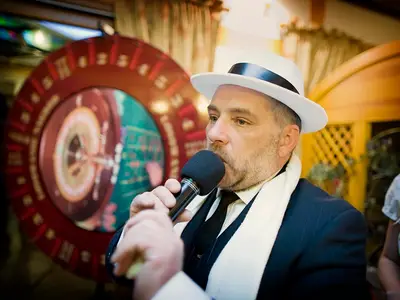 Animator zabaw z mikrofonem - Organizacja imprezy hotelowej, wynajem atrakcji hotelowych - zdjęcie 3