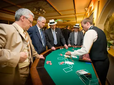 Stół do zabawy w Black Jack’a z obsługą krupiera - Organizacja imprez hotelowych, wynajem atrakcji hotelowych