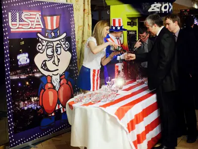 Wieczór tematyczny Jamesa Bonda - Organizacja tematycznych imprez w hotelu, wynajem atrakcji hotelowych - zdjęcie 2