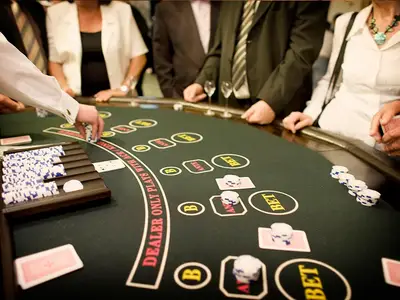 Stół do zabawy w Pokera z obsługą krupiera - Organizacja imprez hotelowych, wynajem atrakcji hotelowych - zdjęcie 3